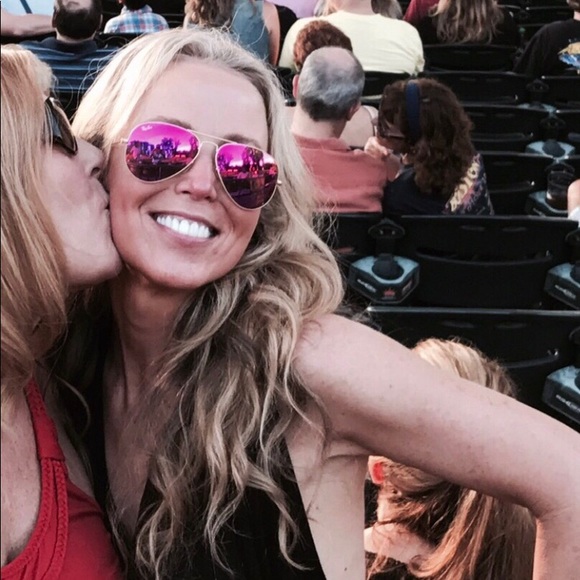 Host Pick  Vegoos Pink Polarized Mirrored Sunglasses - Picture 5 of 14